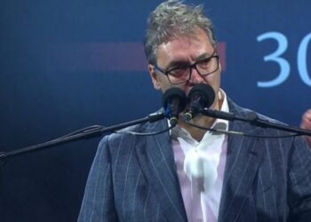 Vuçiq shpërthen në tone nacionaliste: Fyerje ndaj Perëndimit dhe kërcënime ndaj Kosovës