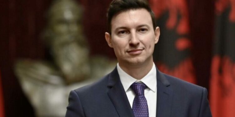 Ambasadori shqiptar në RMV: Thirrjet fyese, një alarm që s’duhet injoruar