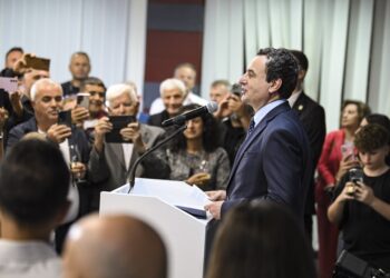 Kurti priti në Qeveri mërgimtarët: Shmangni udhëtimet dhe kalimet nga territori i Serbisë