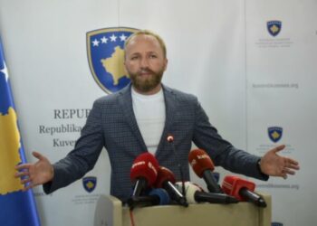 Abelard Tahiri sulmon Gjykatën Komerciale në stilin e Vetëvendosjes