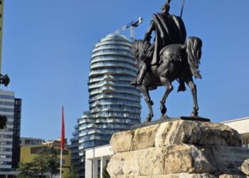 “Tirana, qyteti kozmopolit ku turizmi po evoluon”, Lonely Planet: 20 gjërat që duhet të vizitoni