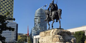 “Tirana, qyteti kozmopolit ku turizmi po evoluon”, Lonely Planet: 20 gjërat që duhet të vizitoni
