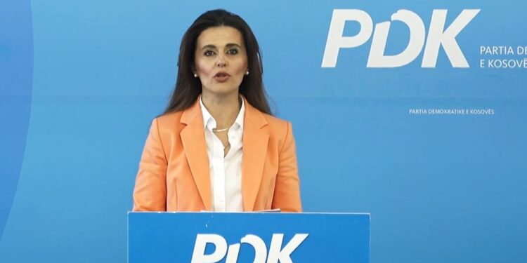 Vlora Çitaku: Kurti po përbuz demokracinë dhe po sulmon Gjykatën Kushtetuese