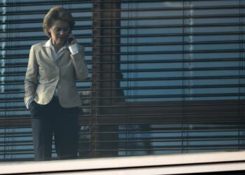 Von der Leyen telefonon Trump pas sulmit rus në Kiev: “Ukraina duhet të bëhet iriq i çelikut”