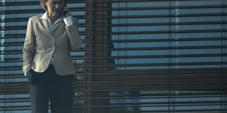 Von der Leyen telefonon Trump pas sulmit rus në Kiev: “Ukraina duhet të bëhet iriq i çelikut”