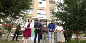 Përurohen katër ndërtesa të banimit social me efiçiencë të përmirësuar të energjisë