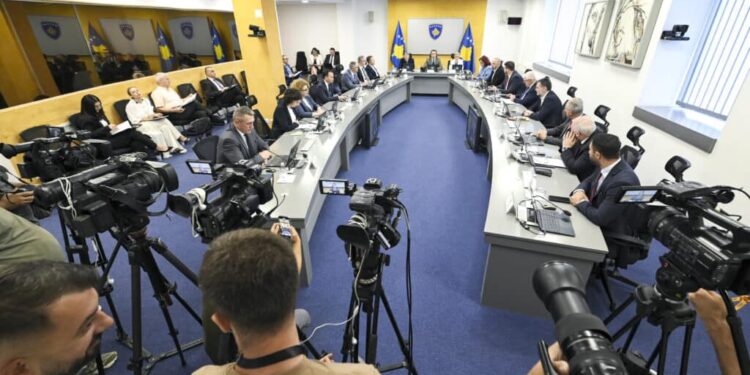 Qeveria në detyrë miraton vendime për shpronësime dhe projekte infrastrukturore