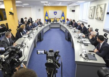 Qeveria në detyrë e Kosovës miraton vendime të rëndësishme për projekte zhvillimore, emërime dhe politika ekonomike