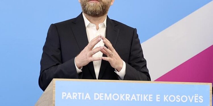 Abelard Tahiri sulmon LVV-në: “Tre kandidatët për kryetar Kuvendi mbajnë rekord të zi ndaj UÇK-së”