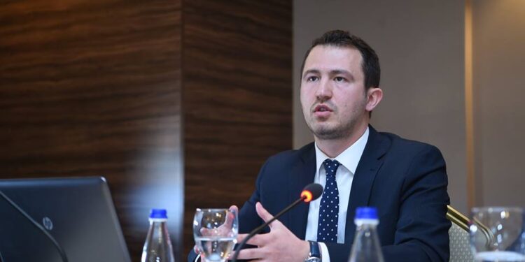 Krasniqi kritika partive: Si lejojnë individë që akuzojnë UÇK`në të mbajnë ligjërata patriotike?