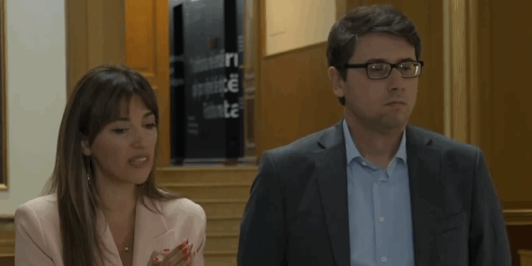 Hekuran Murati dhe Albulena Haxhiu: Bllokimi i institucioneve nuk është nga LVV, opozita ka përgjegjësitë e saj