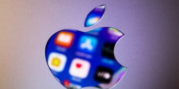 Tim Cook u thotë punonjësve se Apple “duhet” të fitojë në AI