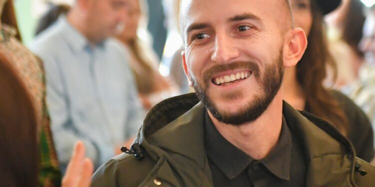 Zëdhënësi i VV-së eskalon: E godet ulët Hashim Thaçin e opozitën për Gjykatën Speciale, pak para protestës