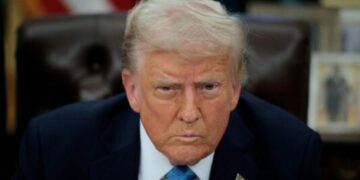 “Rrezik i lartë!” – Trump me mesazh të shkurtër para samitit me Putinin