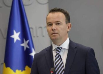 Peci rrëqeth me postim: Votuan kundër Donika Gërvallës, mbesës së nënës Ajshe