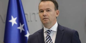 Peci rrëqeth me postim: Votuan kundër Donika Gërvallës, mbesës së nënës Ajshe