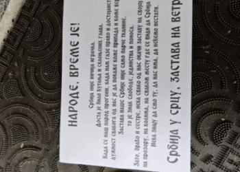 Ja çfarë thuhet në fletushkat që serbët shpërndan në Mitrovicën e Veriut