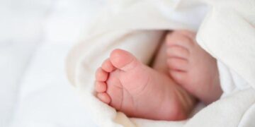 Prindër kolumbianë emërojnë vajzën “Chat Yipiti” sipas ChatGPT