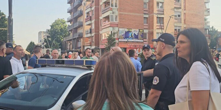 Protesta gjatë përgatitjeve për festivalin “Mitrovica International Jazz Days” në veri të qytetit