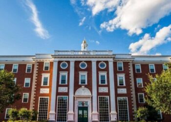 Administrata Trump kërcënon Harvardin me heqjen e patentave