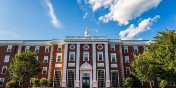 Administrata Trump kërcënon Harvardin me heqjen e patentave