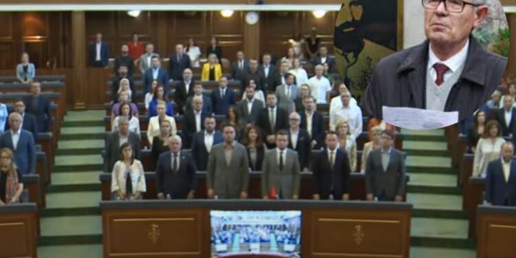 Kuvendi i Kosovës nderon memorien e patriotit Ilmi Ramadani me një minutë heshtje