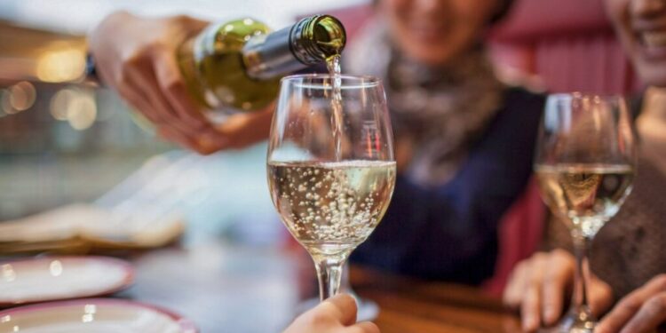 Amerikanët po ulin konsumin e alkoolit mes shqetësimeve për shëndetin