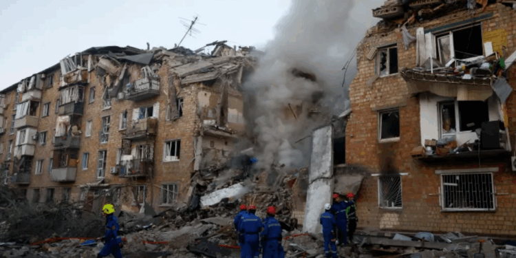 Kiev nën bombardime të rënda ruse: mes viktimave edhe një vajzë 14-vjeçare