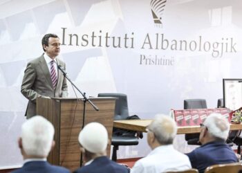 Kurti përkujton Azem Beqirin në 20-vjetorin e vdekjes: “U kujtoftë dhe u nderoftë nga brezat dhe historia”