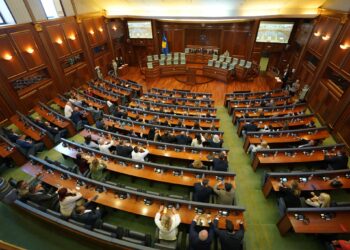 Konstituimi i Kuvendit, sfidë e hapur: Deputetët votojnë sot për kryeparlamentarin