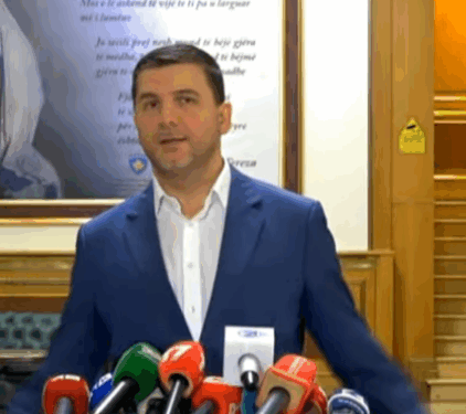“Përtej talljes me shtetin” – Krasniqi kritikon mënyrën e konstituimit të Kuvendit