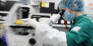 Çfarë të Bëjmë me “Jetën Pasqyrë”? Premtimi dhe Rreziku i një Teknologjie të Re të Çuditshme