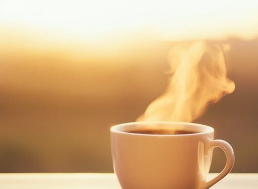Kafeja e mëngjesit përmirëson ndjeshëm humorin, zbulon studimi