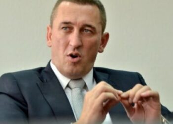 VV po insiston të votohet Rashiqi, por 10 vjet më parë i njëjti i ishte bashkuar Listës Serbe