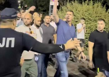 Vëllai i Vuçiqit mes grupeve që sulmuan studentët në Beograd – mbrëmë shpërtheu dhuna!