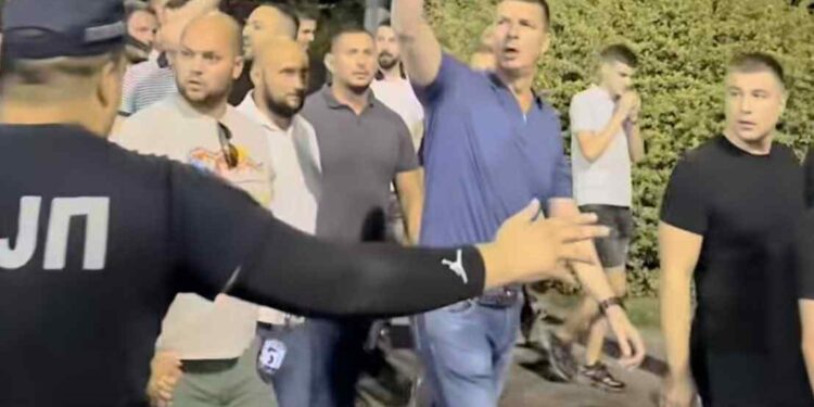 Vëllai i Vuçiqit mes grupeve që sulmuan studentët në Beograd – mbrëmë shpërtheu dhuna!