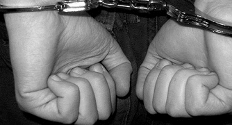 Arrestohet në Prishtinë një 20-vjeçar i dënuar për keqpërdorim të fëmijëve në pornografi