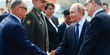 Xi mirëpret Putinin dhe Modin, ndërsa Trump trazon rendin global