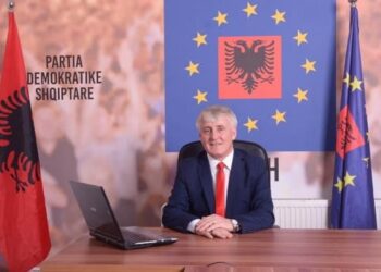 Presheva në mbështetje të UÇK-së – Ragmi Mustafa me stafin dhe anëtarët e PDSH-së në protestën e 7 gushtit në Prishtinë