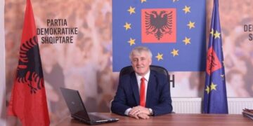 Presheva në mbështetje të UÇK-së – Ragmi Mustafa me stafin dhe anëtarët e PDSH-së në protestën e 7 gushtit në Prishtinë