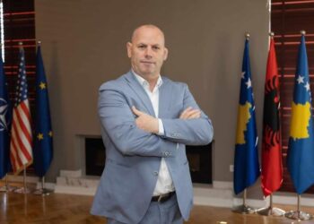 Lladrovci denoncon presionet përmes telefonit: “Shqetësimi ndaj qytetarëve është i dënueshëm dhe antidemokratik”