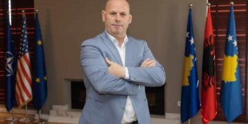 Lladrovci denoncon presionet përmes telefonit: “Shqetësimi ndaj qytetarëve është i dënueshëm dhe antidemokratik”