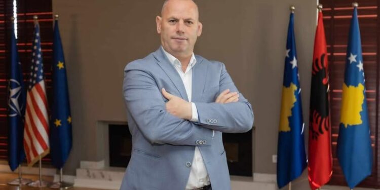 Lladrovci denoncon presionet përmes telefonit: “Shqetësimi ndaj qytetarëve është i dënueshëm dhe antidemokratik”