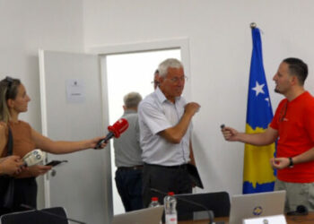 Sami Kurteshi pyetet për ndarjen e 300 mijë eurove për Listën Serbe, e quan gazetarin të paedukatë