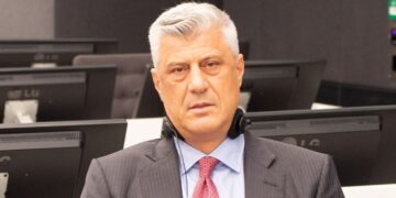 Mbrojtja e Thaçit kërkon anulimin e aktakuzës në Speciale: Gjykatësja Masselot “jo kompetente”