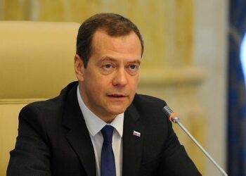 Rusia zyrtarizon tërheqjen nga traktati i raketave: Medvedev paralajmëron “hapa të mëtejshëm”