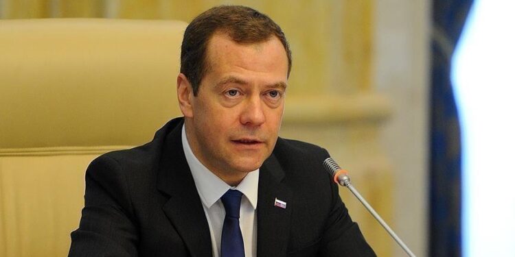Rusia zyrtarizon tërheqjen nga traktati i raketave: Medvedev paralajmëron “hapa të mëtejshëm”