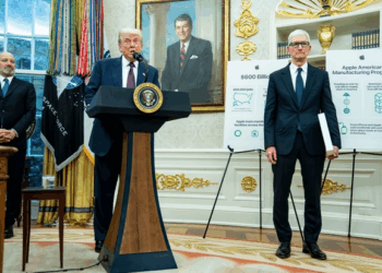 Trump paralajmëron tarifë 100% për gjysmëpërçuesit e importuar: Synon të nxisë prodhimin vendas në SHBA