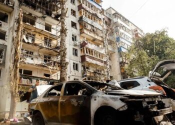 Rusia godet Ukrainën përpara samitit Trump–Zelenskyy në Shtëpinë e Bardhë