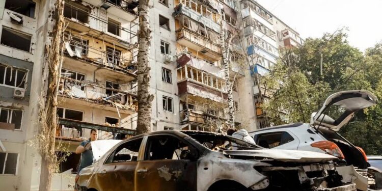 Rusia godet Ukrainën përpara samitit Trump–Zelenskyy në Shtëpinë e Bardhë